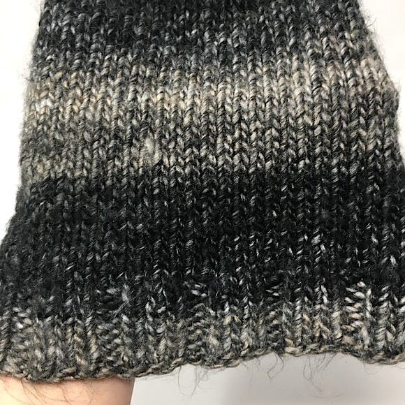 Handknitted Black Grey Ombre Unisex Hat Beanie and Scarf Set - Picture 12 of 16